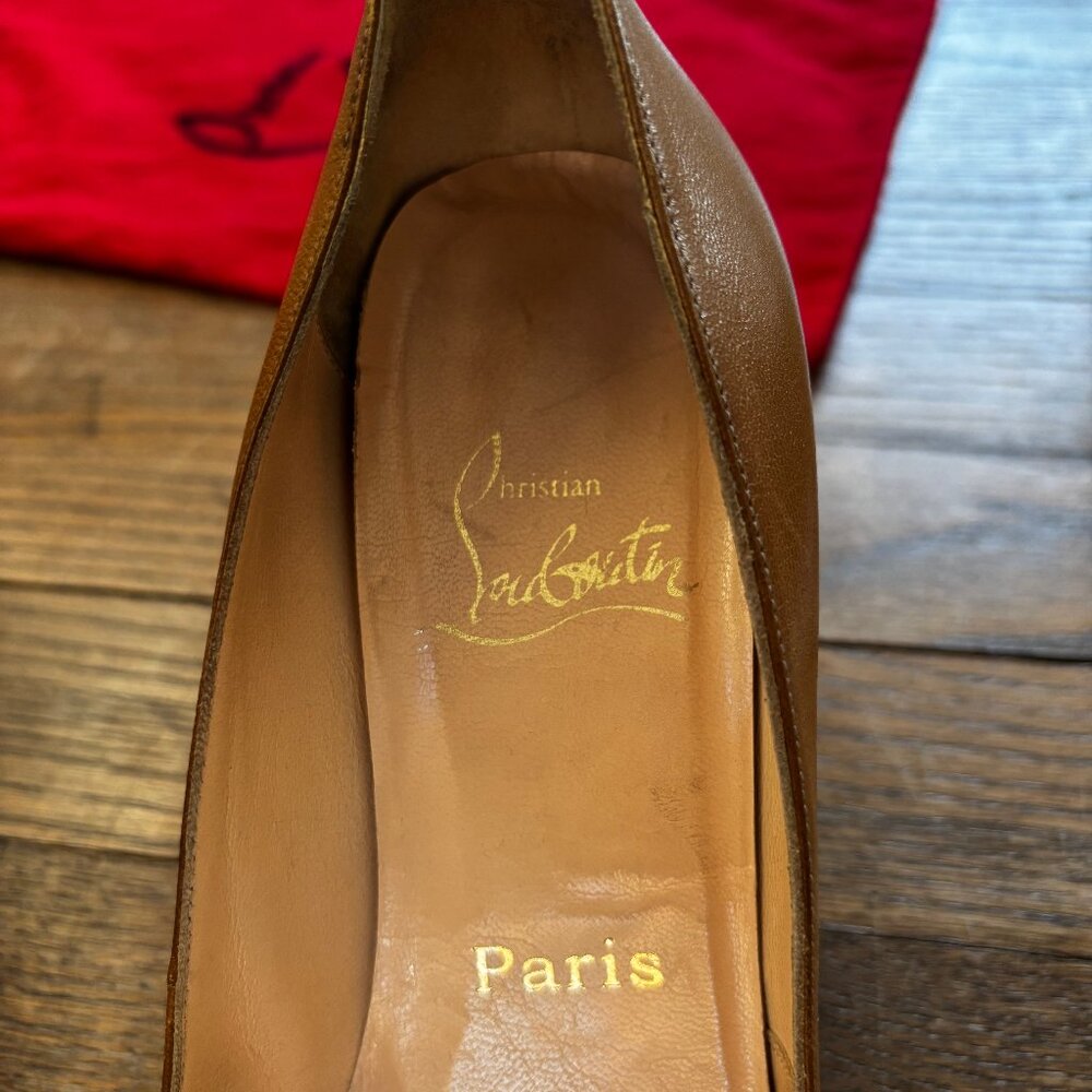 Christian Louboutin Pointed-Toe Leather Pumps, 37 - Picture 6 of 11
